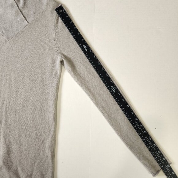 MM. LaFleur Cashmere Sweater XS Light Gray V-Neck Rolled Hem Lightweight Cozy - Picture 7 of 8
